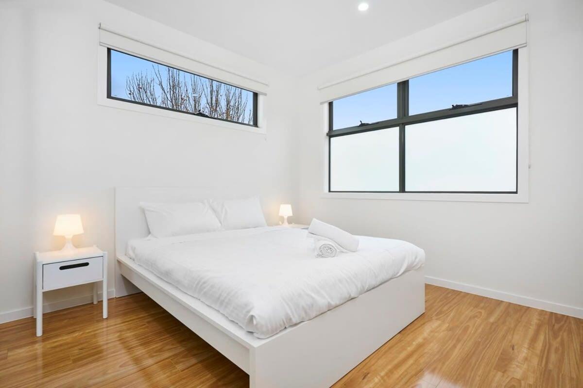 Contemporary Urban Escape Braybrook Villa Bagian luar foto