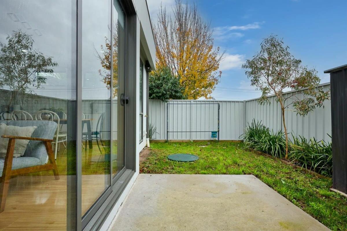 Contemporary Urban Escape Braybrook Villa Bagian luar foto